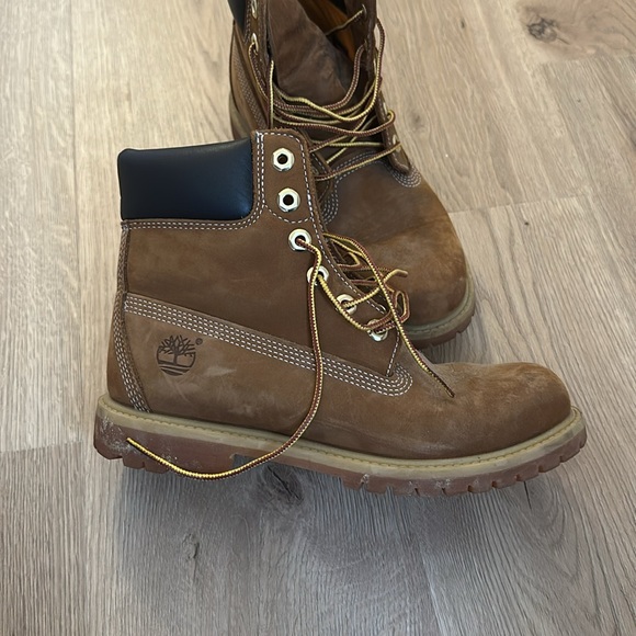 Women’s Timberland Boots 8M - Picture 3 of 4